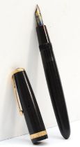 Parker, a Duofold fountain pen with 14kt gold nib, 12.5cm.