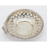 An Edward VII silver dish with pierced and cast decoration, London 1905, 11 x 3cm, 74gm.