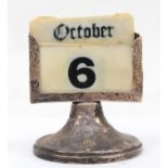 A silver desk calendar, 8 x 6cm.