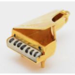 A 9ct gold grand piano charm, 2cm, 1.4gm.