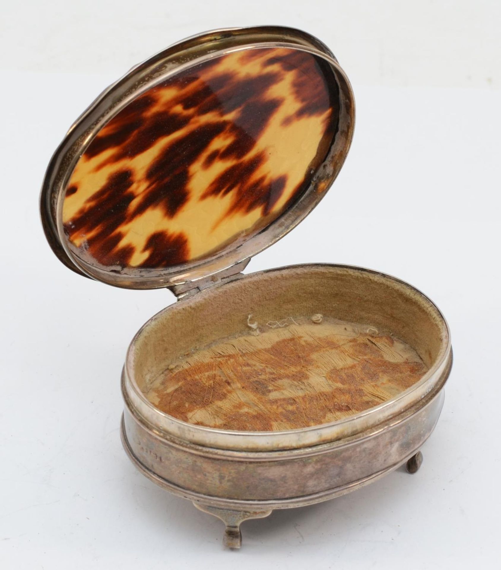 A George V silver and tortoise shell jewellery box Birmingham 1923, with lined interior, 10 x 4.5cm. - Image 3 of 3