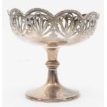 An Edwardian silver bonbon pedestal dish, Chester 1907, 10cm, 110gm.
