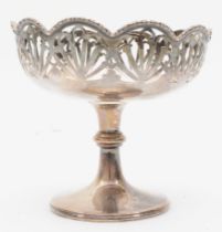 An Edwardian silver bonbon pedestal dish, Chester 1907, 10cm, 110gm.