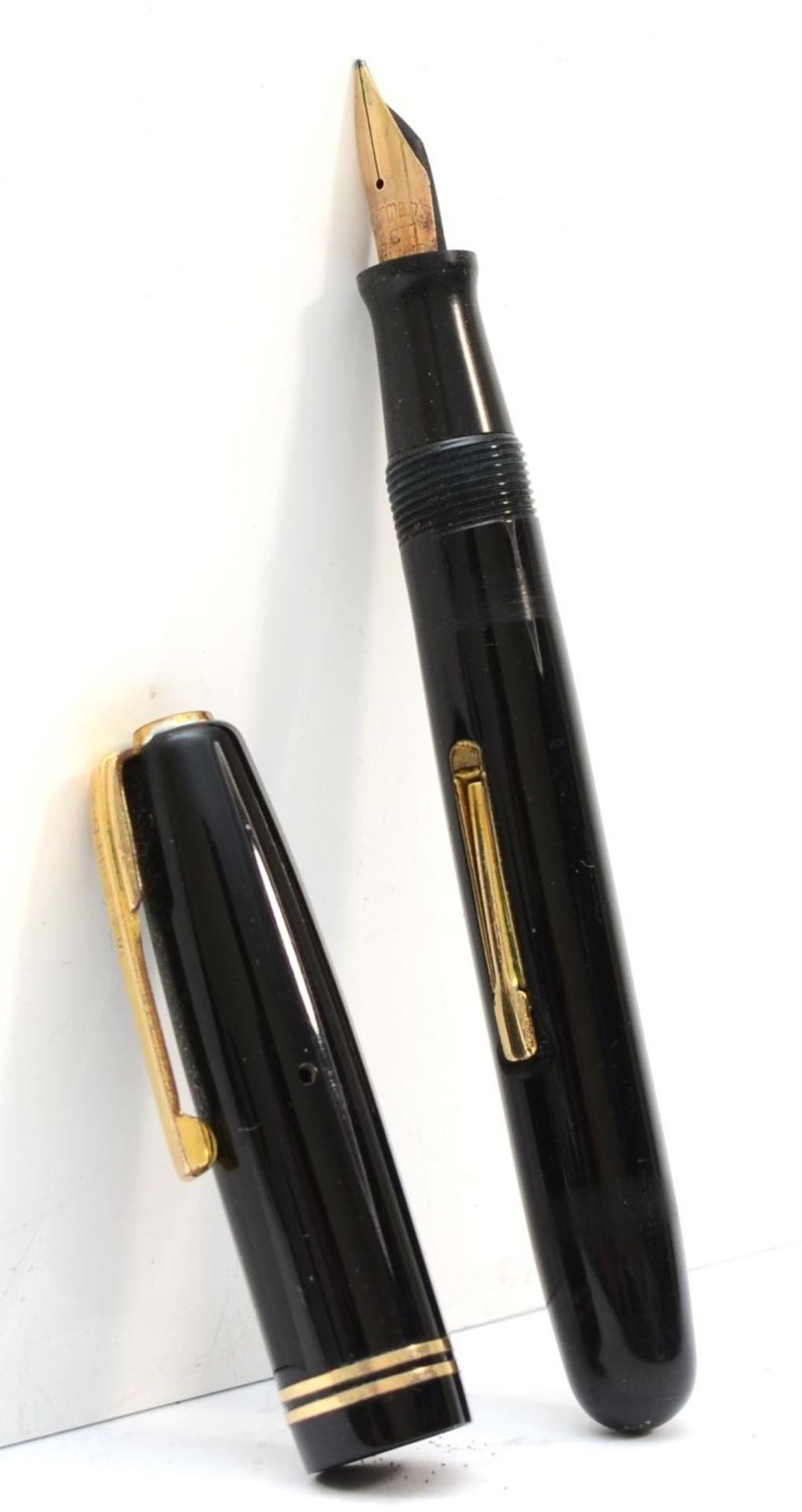 Watermans, a 512V fountain pen with 14ct gold nib, 10.5cm