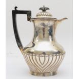 An Edwardian silver hot water pot, Birmingham 1901, 18cm, 345gm.