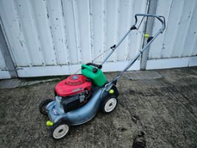 A Honda izy petrol lawn mower, no grass catcher