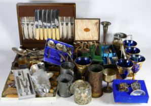 A collection of homewares, to include cased & loose cutlery, Masons pottery pieces, porcelain