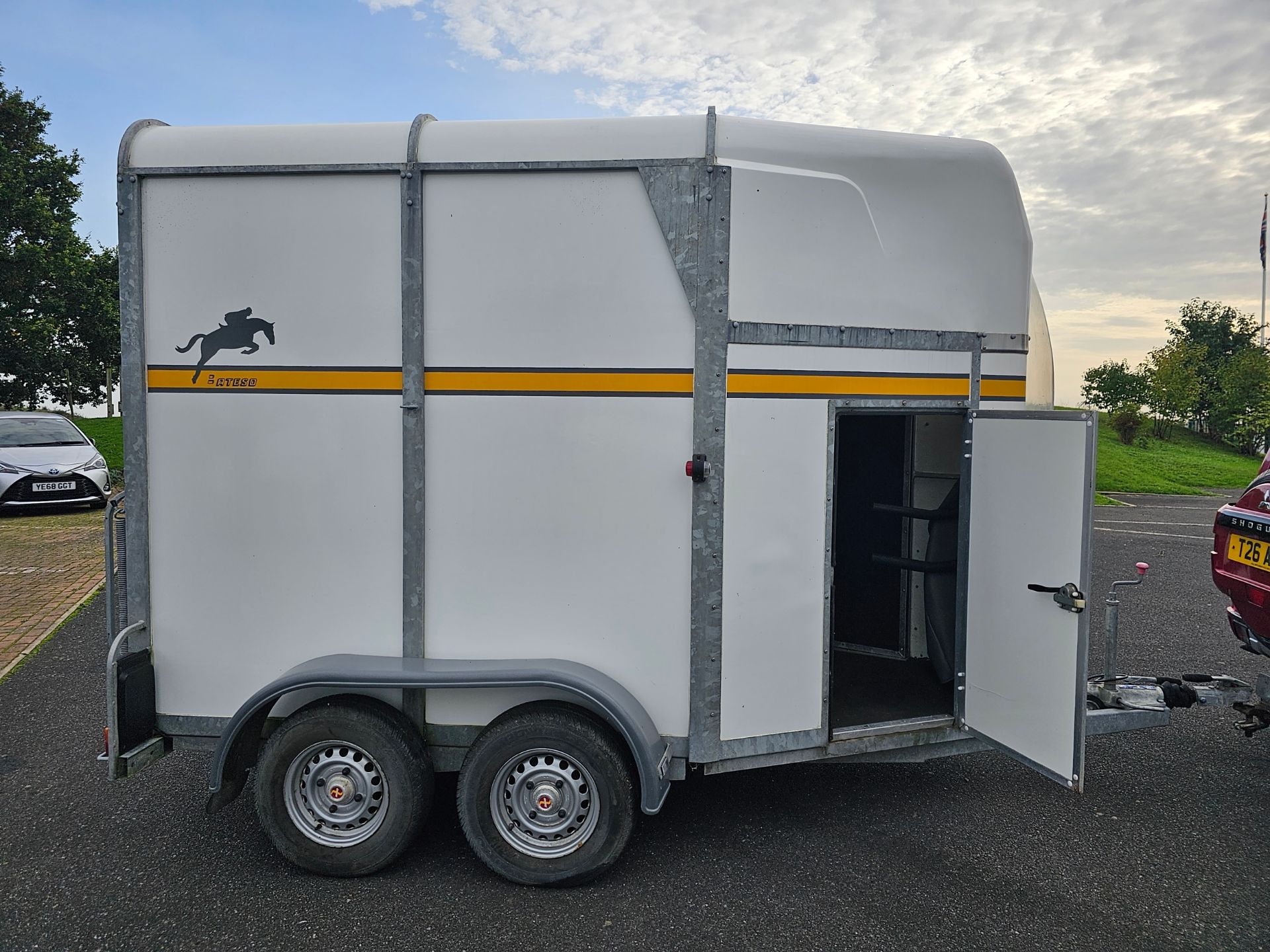 A Bateson Deauville horse trailer, 2300kg weight limit, with composite floor, very little use and - Image 5 of 16