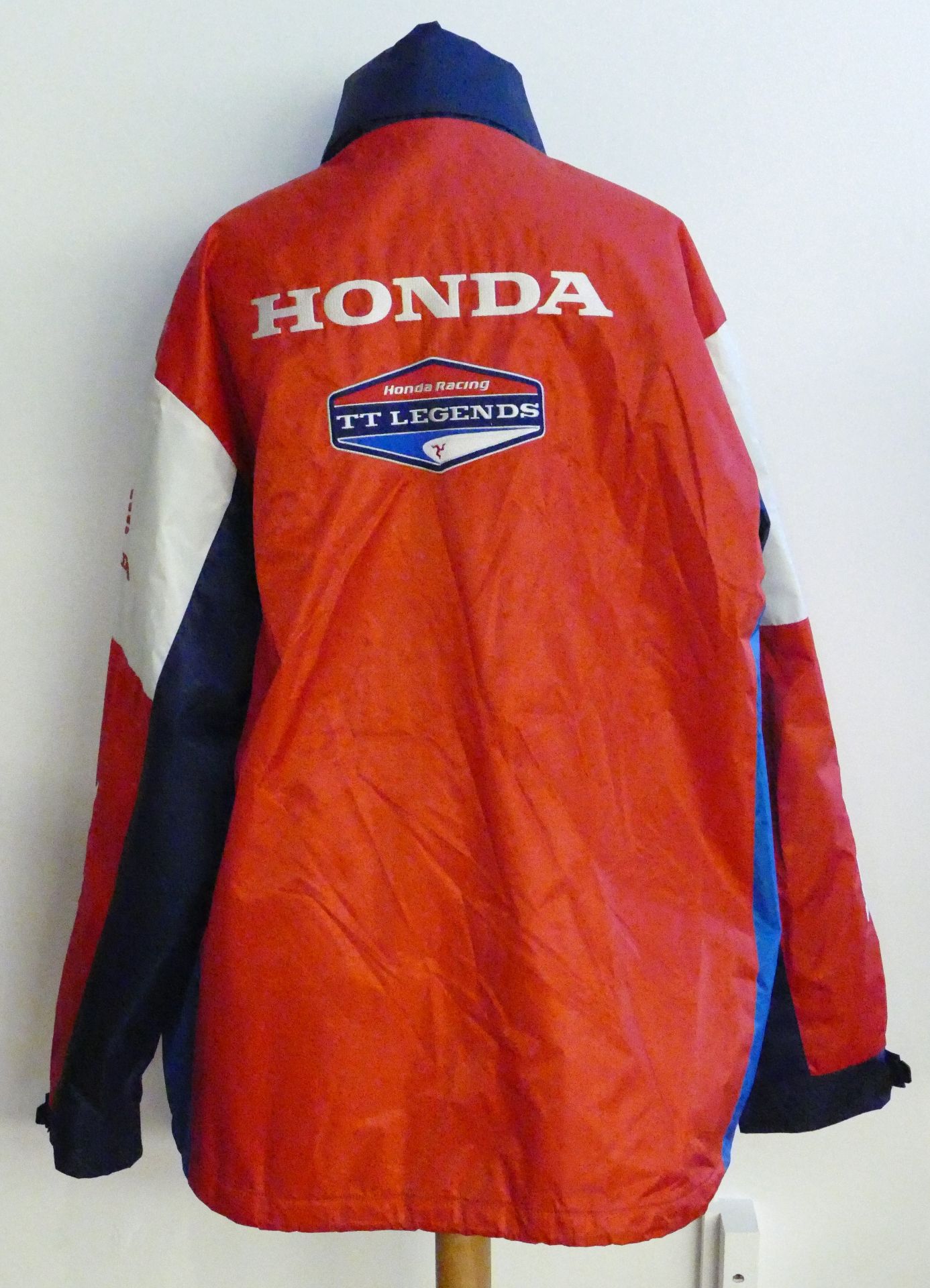 A 20th century extra extra large (XXL) gentlemens TT Legends Honda Racing waterproof jacket - Image 2 of 3