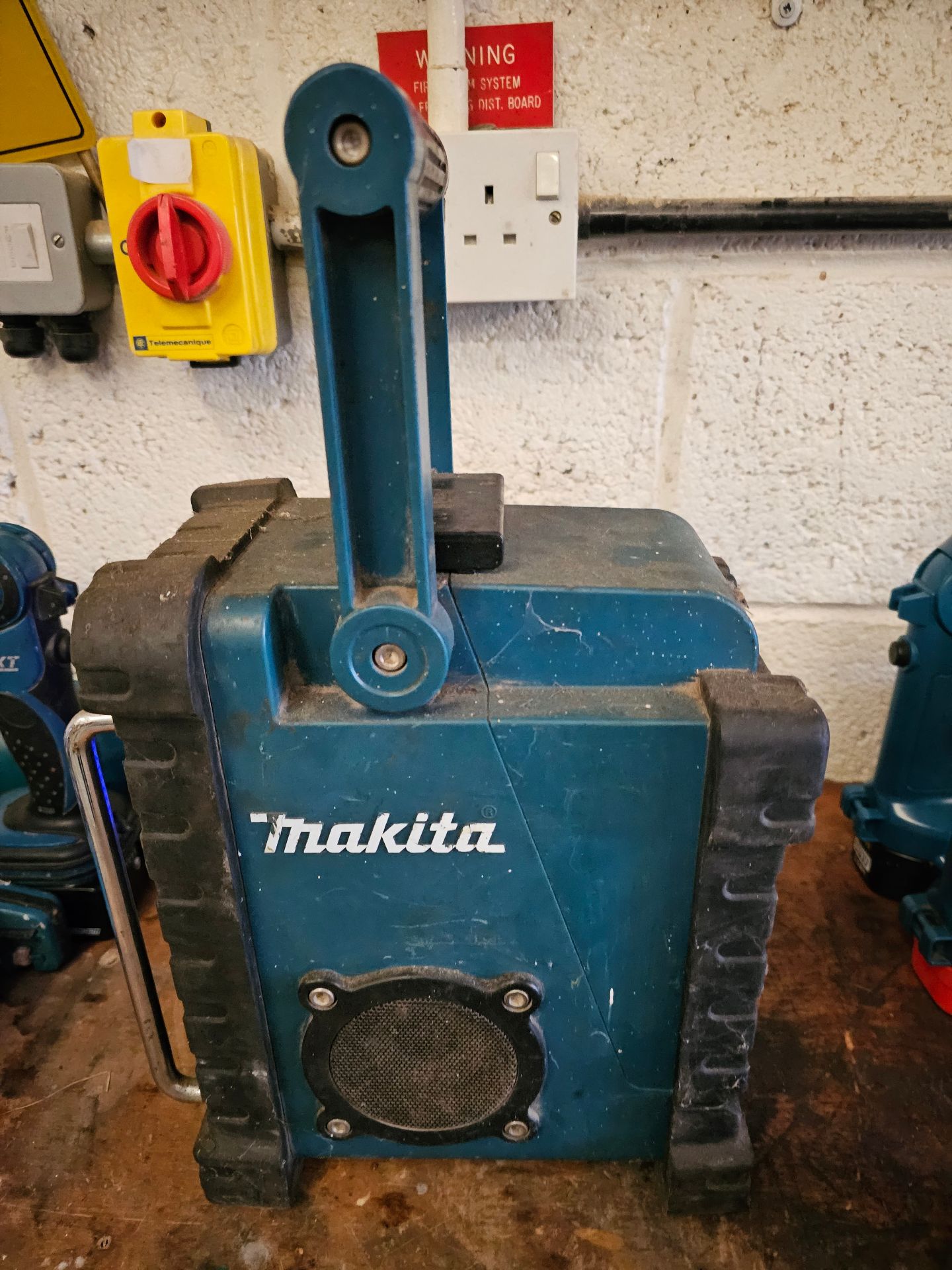 A Makita radio, BMR100, working - Image 2 of 3