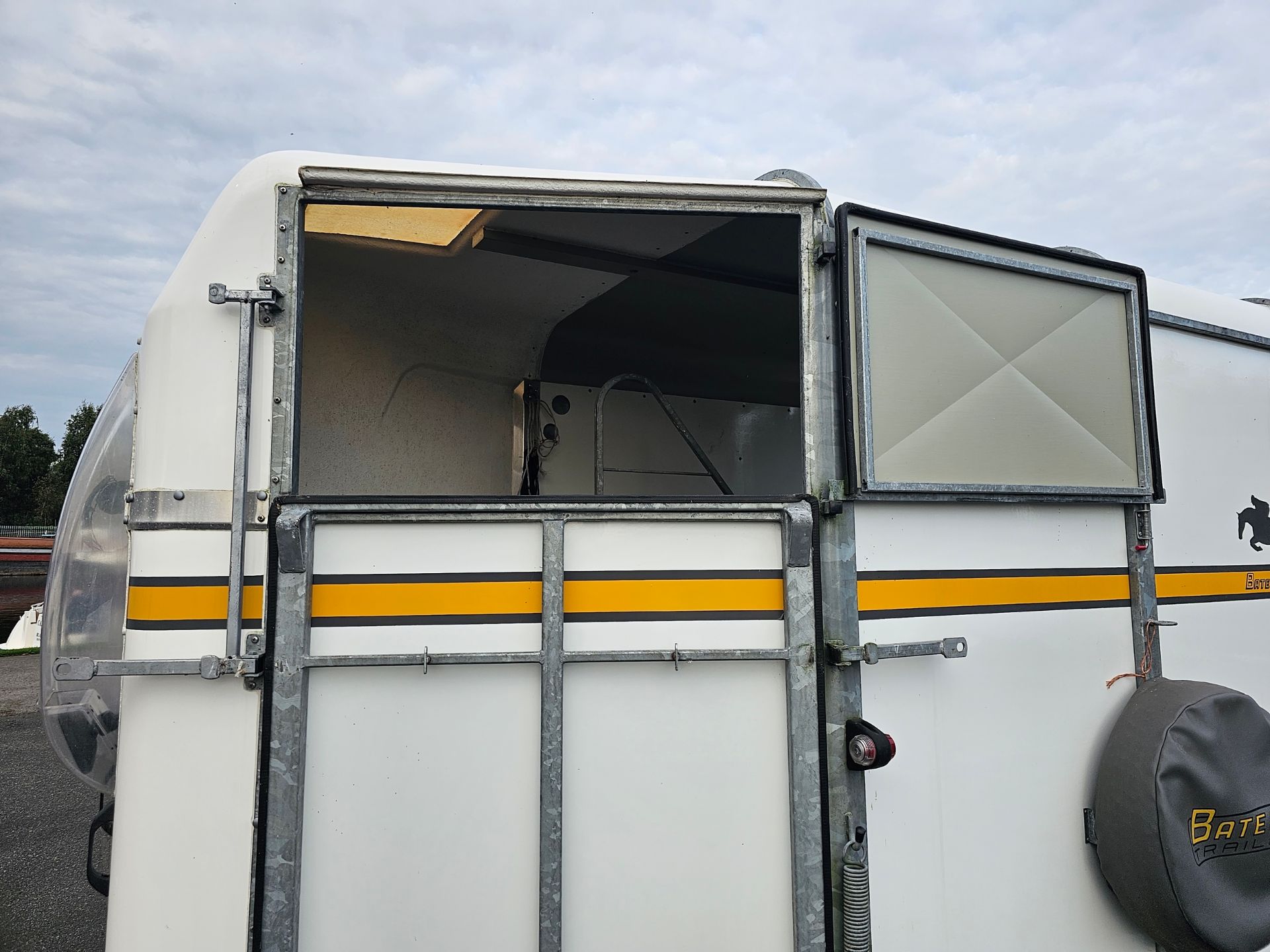 A Bateson Deauville horse trailer, 2300kg weight limit, with composite floor, very little use and - Image 12 of 16