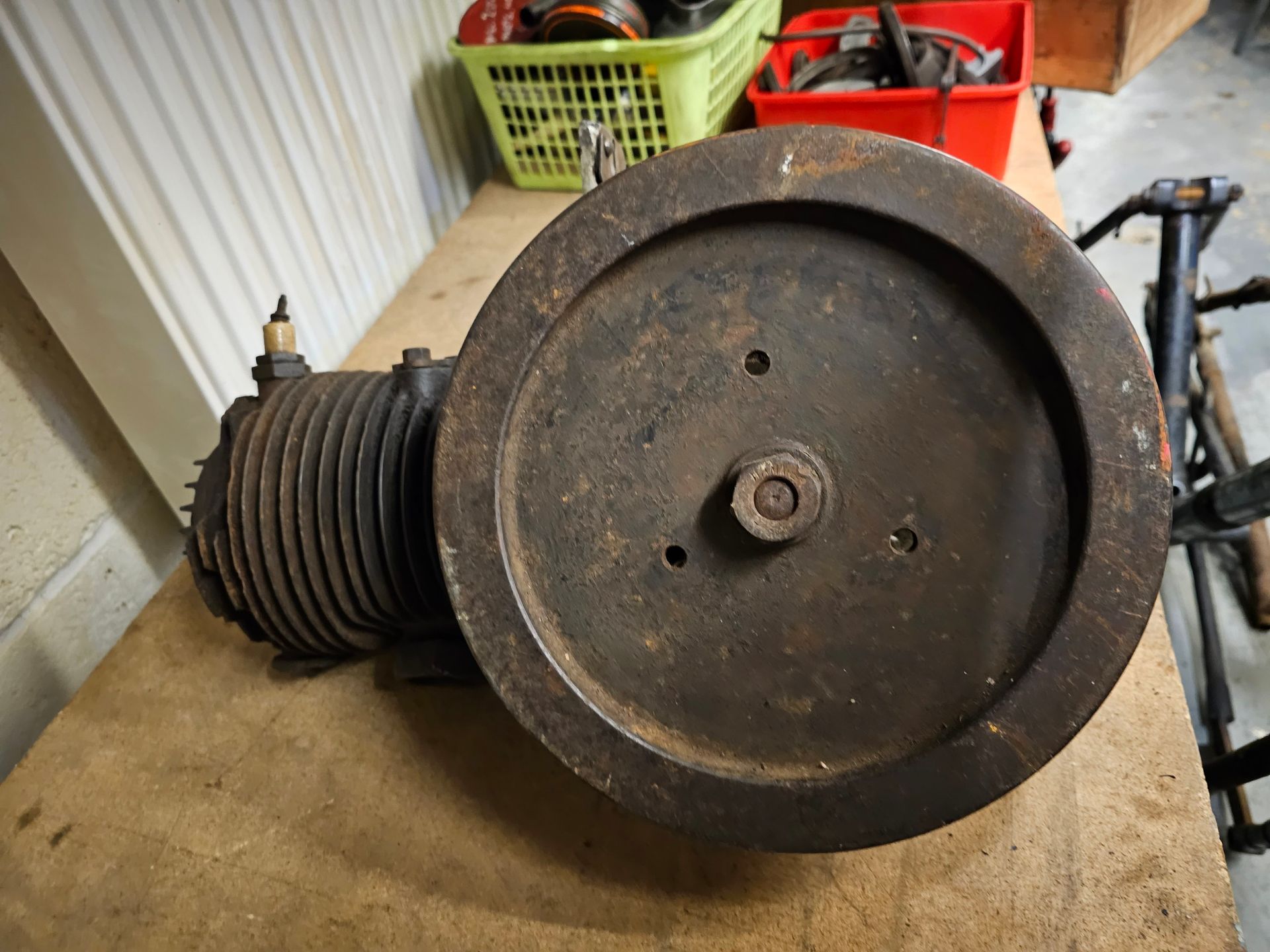 A vintage Peco engine with fly wheel, No T14. - Image 3 of 3