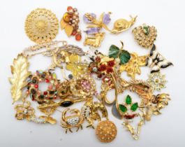 A collection of modern brooches to include faux pearl example.