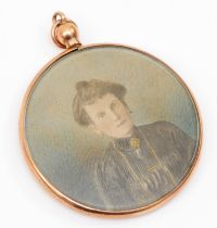 A 9ct rose gold photo locket, 30mm , Chester 1915, 6.3gm.