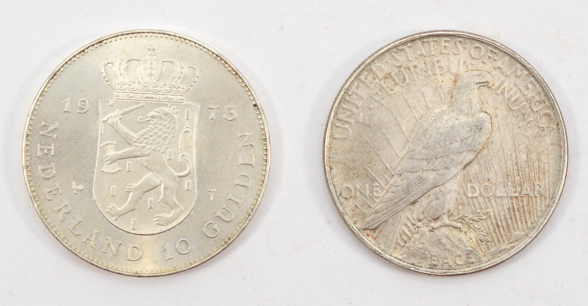 Two 1922 silver low relief peace dollars, a 1972 Kennedy half dollar, a silver Canadian totem pole - Image 5 of 8