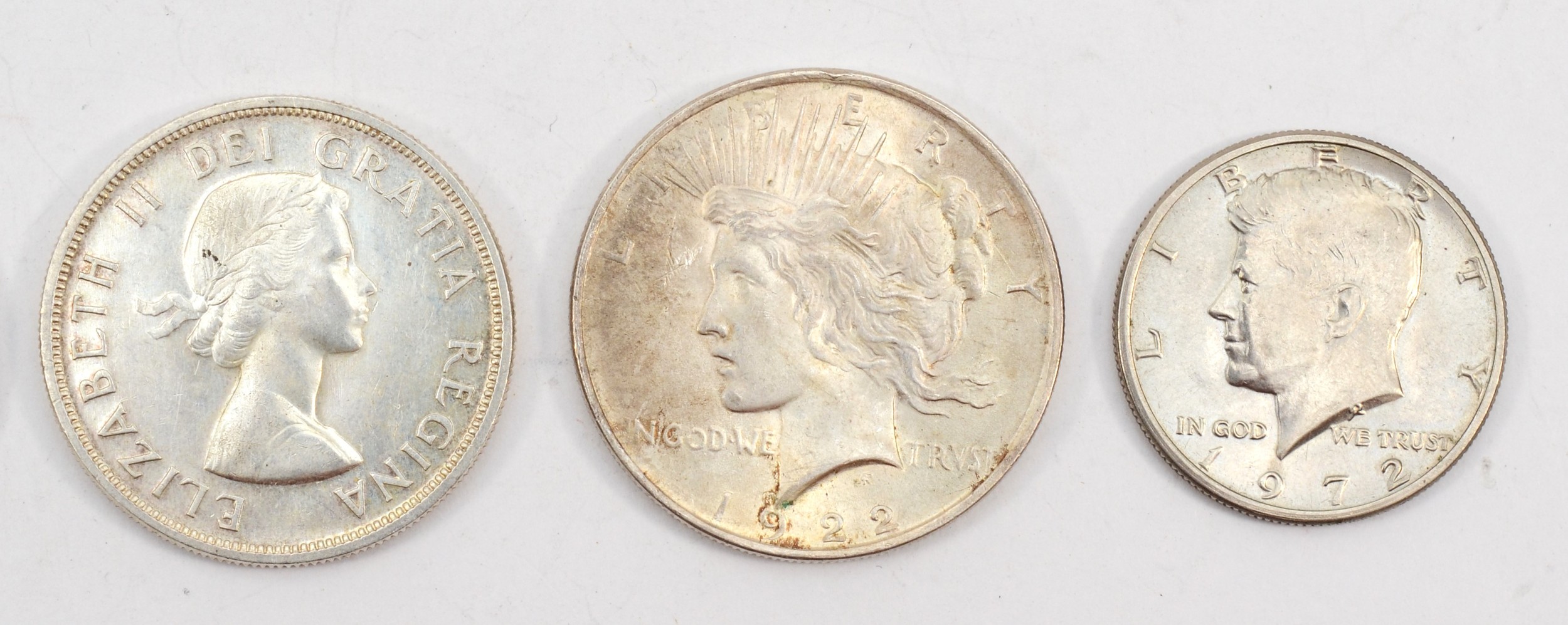 Two 1922 silver low relief peace dollars, a 1972 Kennedy half dollar, a silver Canadian totem pole - Image 3 of 8