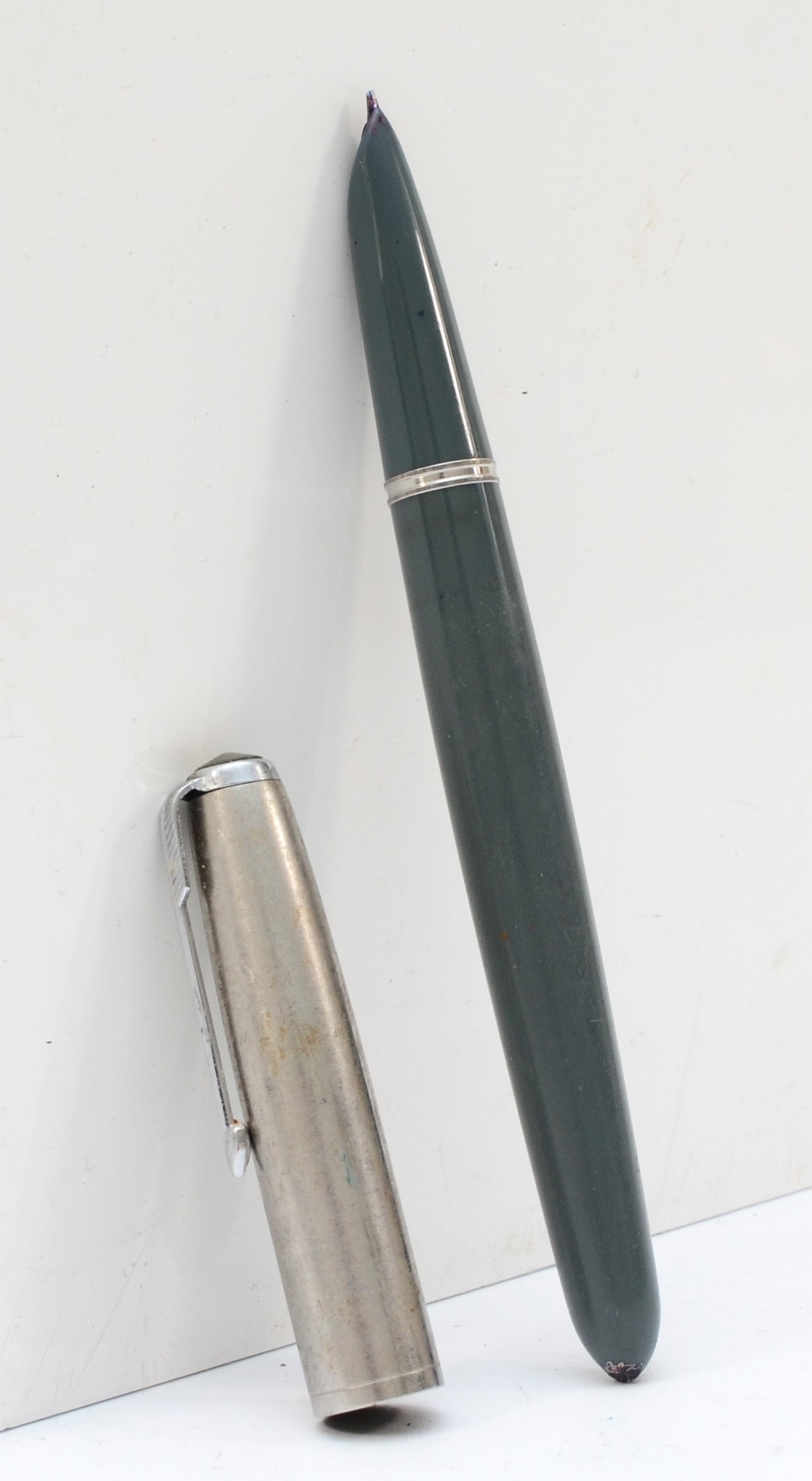 Parker, a green bodied '51' fountain pen, 13.5cm.