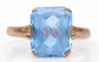 A 9ct synthetic blue spinel cocktail ring, S, 3.8gm.