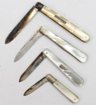 Four silver bladed fruit knives with mother of pearl handles, Sheffield 1909, 1920 x 2, 1934.