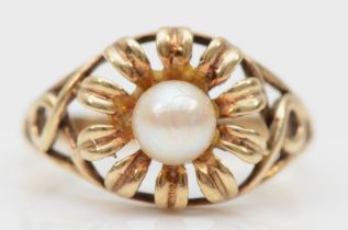 A vintage 9ct gold pearl dress ring, P, 3.1gm.