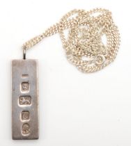 An Elizabeth II Silver Jubilee silver ingot, 42 x13mm, London 1977, on flat link chain, 40gm.