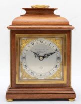 A 20th century walnut cased Elliott mantle clock, with brass swing handle, the brushed metal chapter