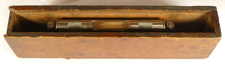 A late 20th century L.S Starrett of Massachusetts chrome plated spirit level in a wooden box, 31cm