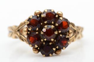 A vintage 9ct gold garnet cluster ring, with textured decorative band, O, 3.8gm.