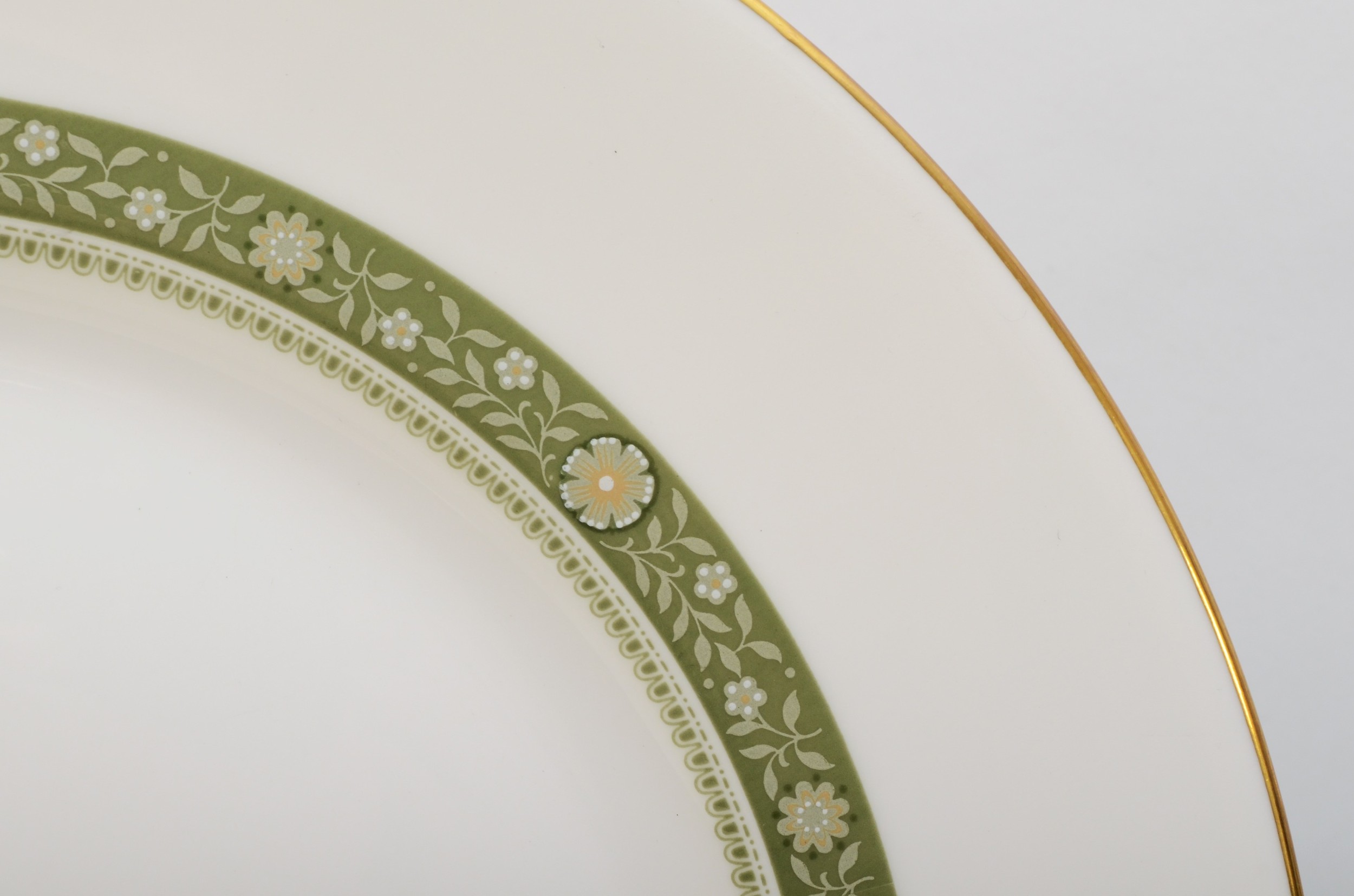A Royal Doulton bone china Rondelay pattern (H5004) part dinner service, comprising of twelve 20cm - Image 3 of 4