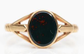 A 9ct gold bloodstone signet ring, 10 x 7mm, S, 2.3gm.