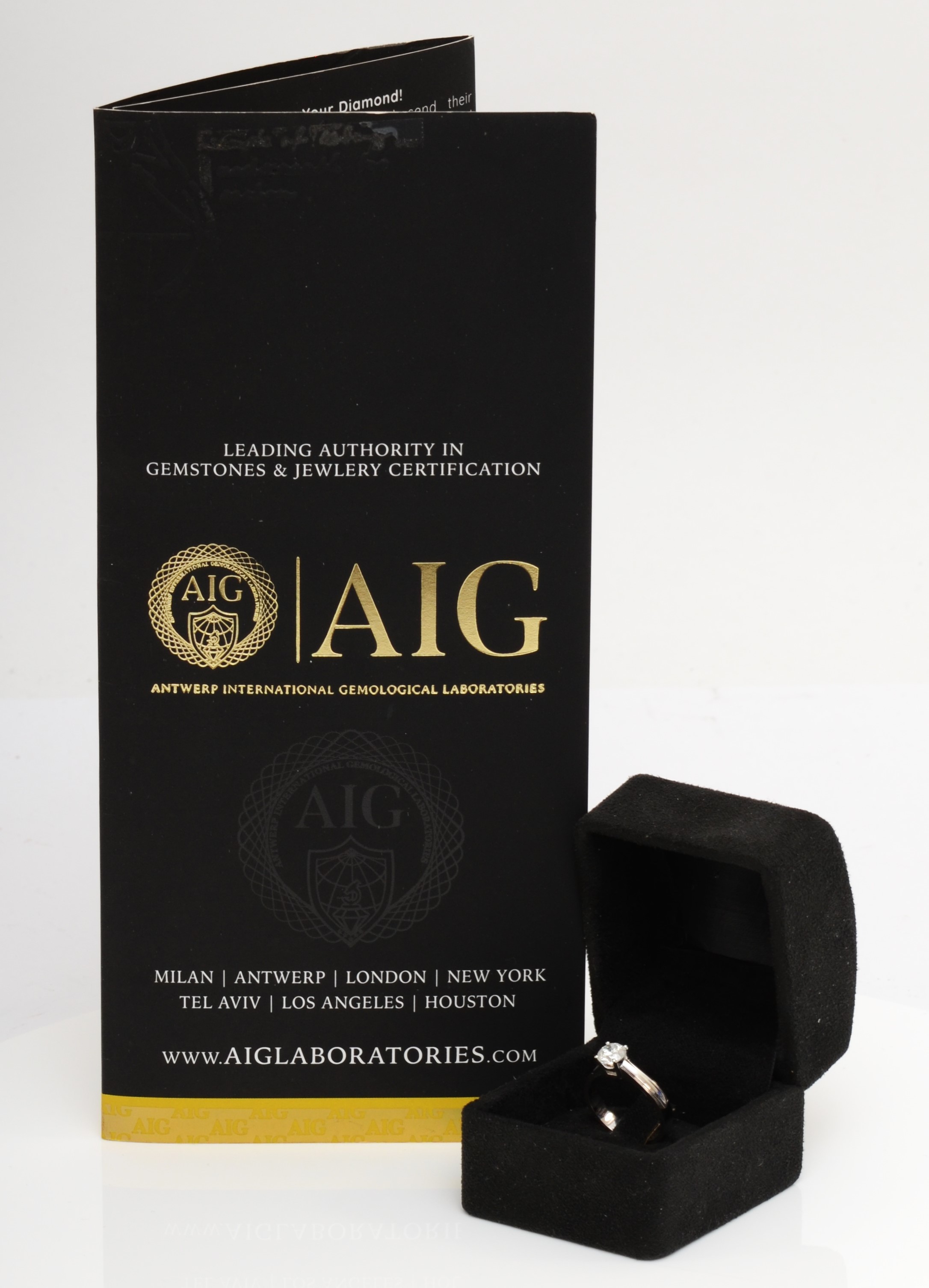 A 14K white gold single stone brilliant cut diamond ring, AIG certificate number J3010574020, weight