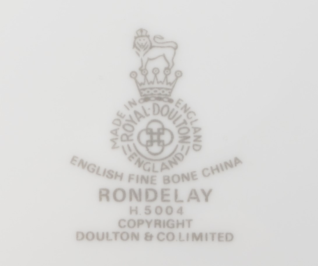 A Royal Doulton bone china Rondelay pattern (H5004) part dinner service, comprising of twelve 20cm - Image 4 of 4