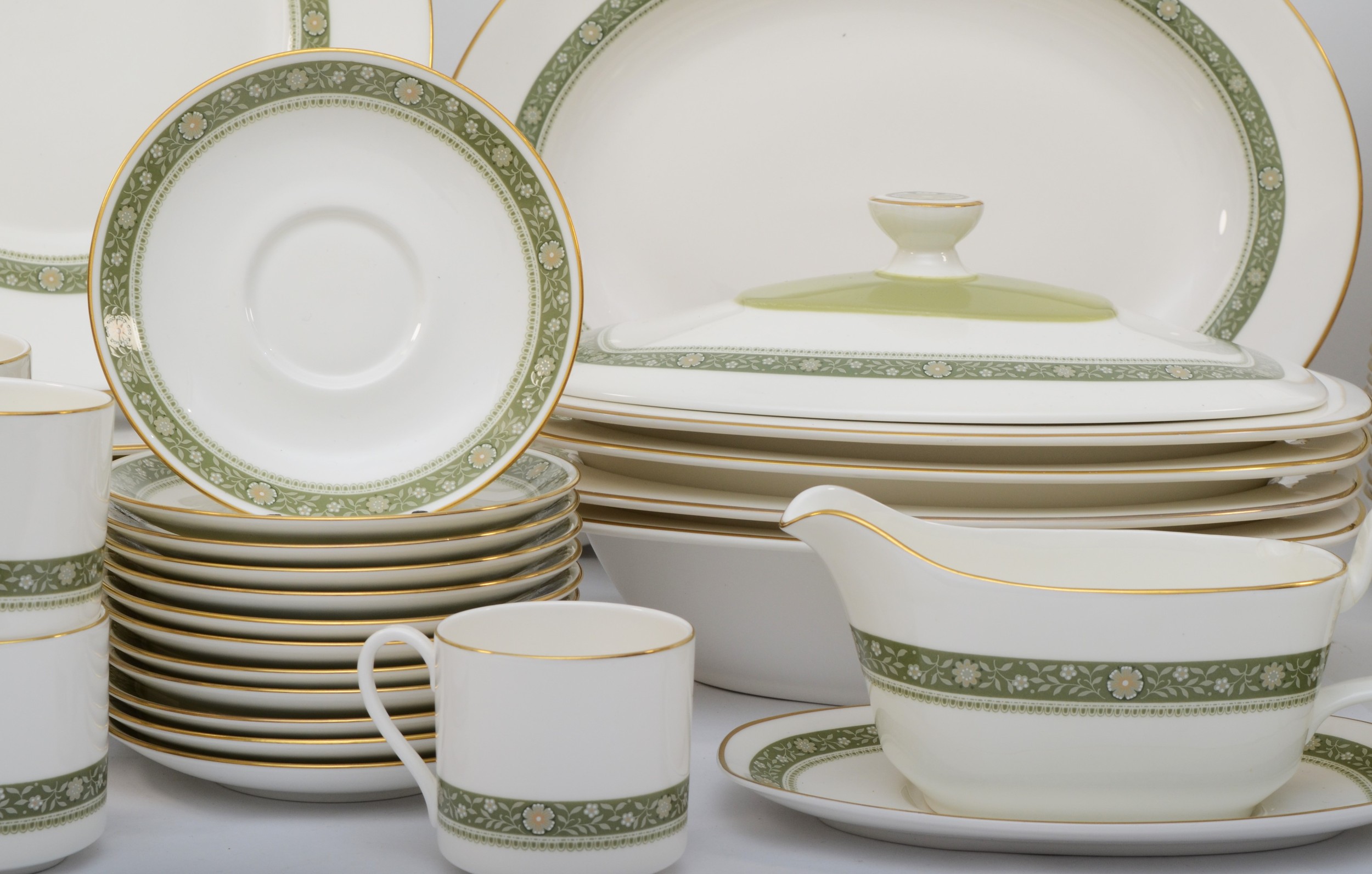 A Royal Doulton bone china Rondelay pattern (H5004) part dinner service, comprising of twelve 20cm - Image 2 of 4