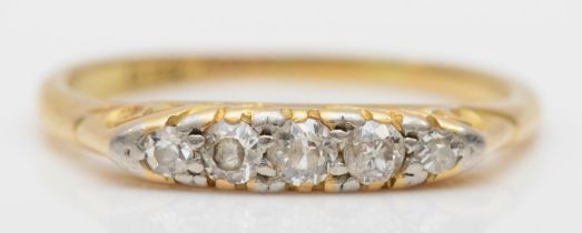 A Victorian 18ct gold and platinum set graduating five stone old cut diamond ring, O, 2.4gm.