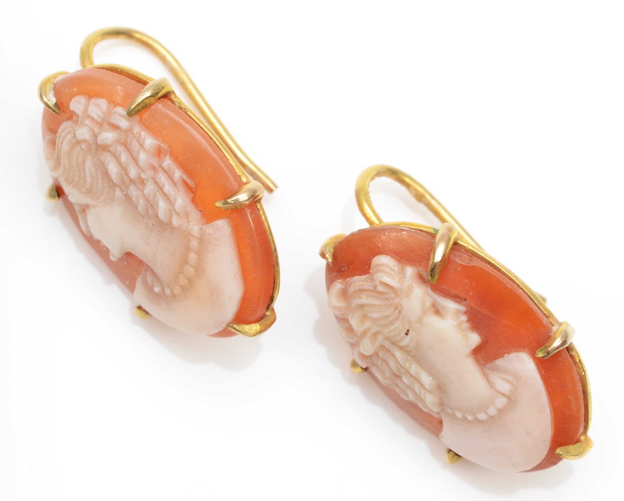 A pair of 9ct gold shell cameo earrings, by W J Pellow Ltd, Chester 1956, 15 x 11mm, 2.6gm.