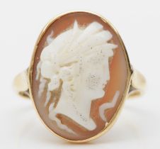 A 9ct gold shell cameo ring, 18 x 15mm, O-P, 3.5gm.