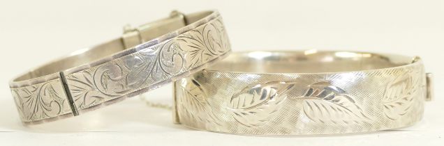 Two vintage solid silver hinged bangles, 69gm
