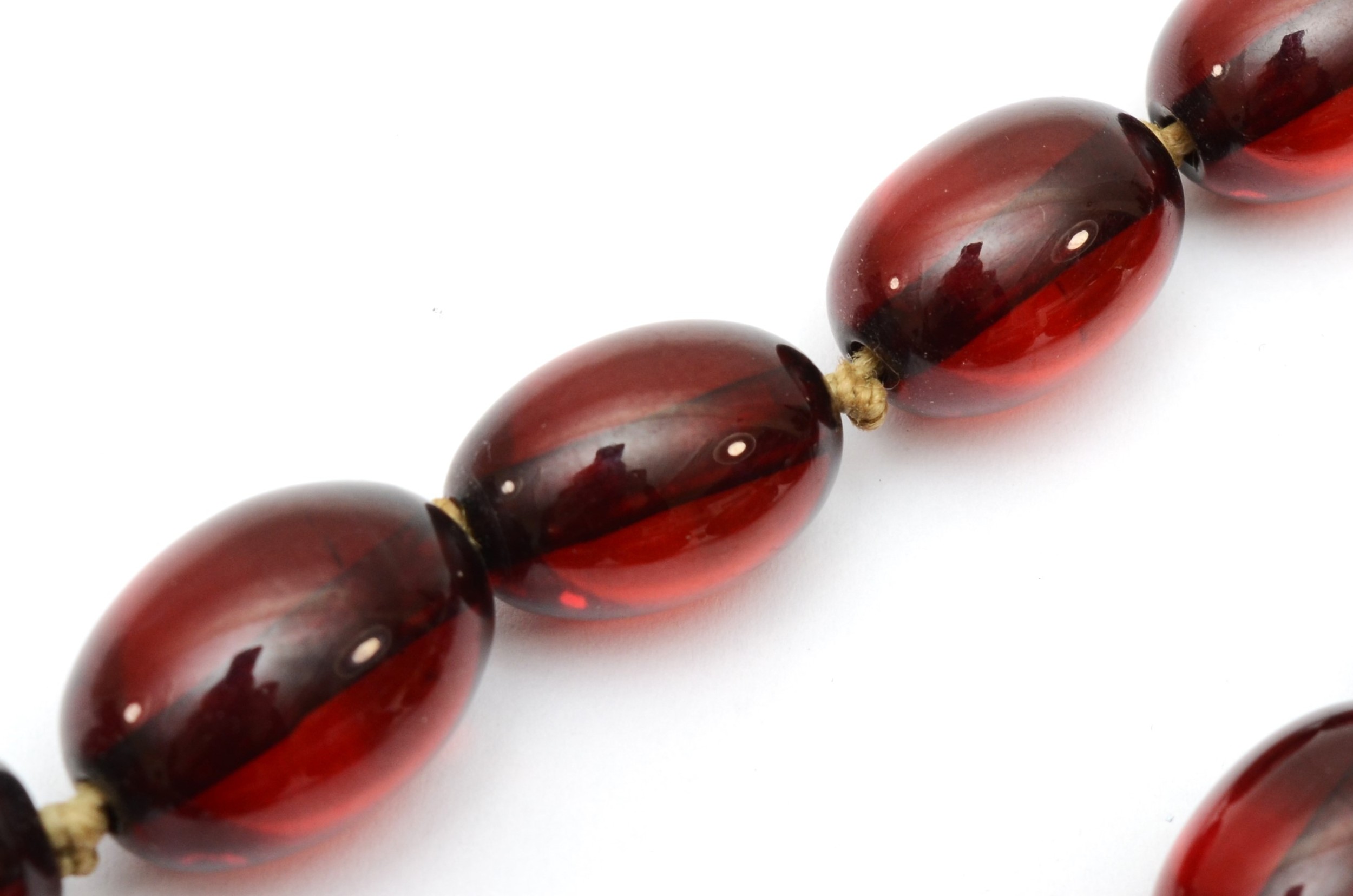 An amber Bakelite bead necklace, largest bead 28 x 20mm, 54gm - Image 2 of 4