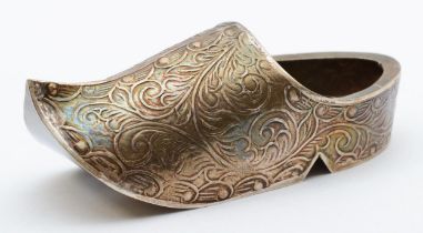 A Dutch silver clog, 1906-1953 control marks, 8cm, 24gm