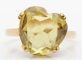 A 9ct gold heart shaped citrine cocktail ring, M-N, 3.3gm.