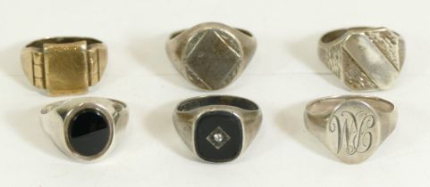 Six vintage silver signet rings, Q - T, 36gm