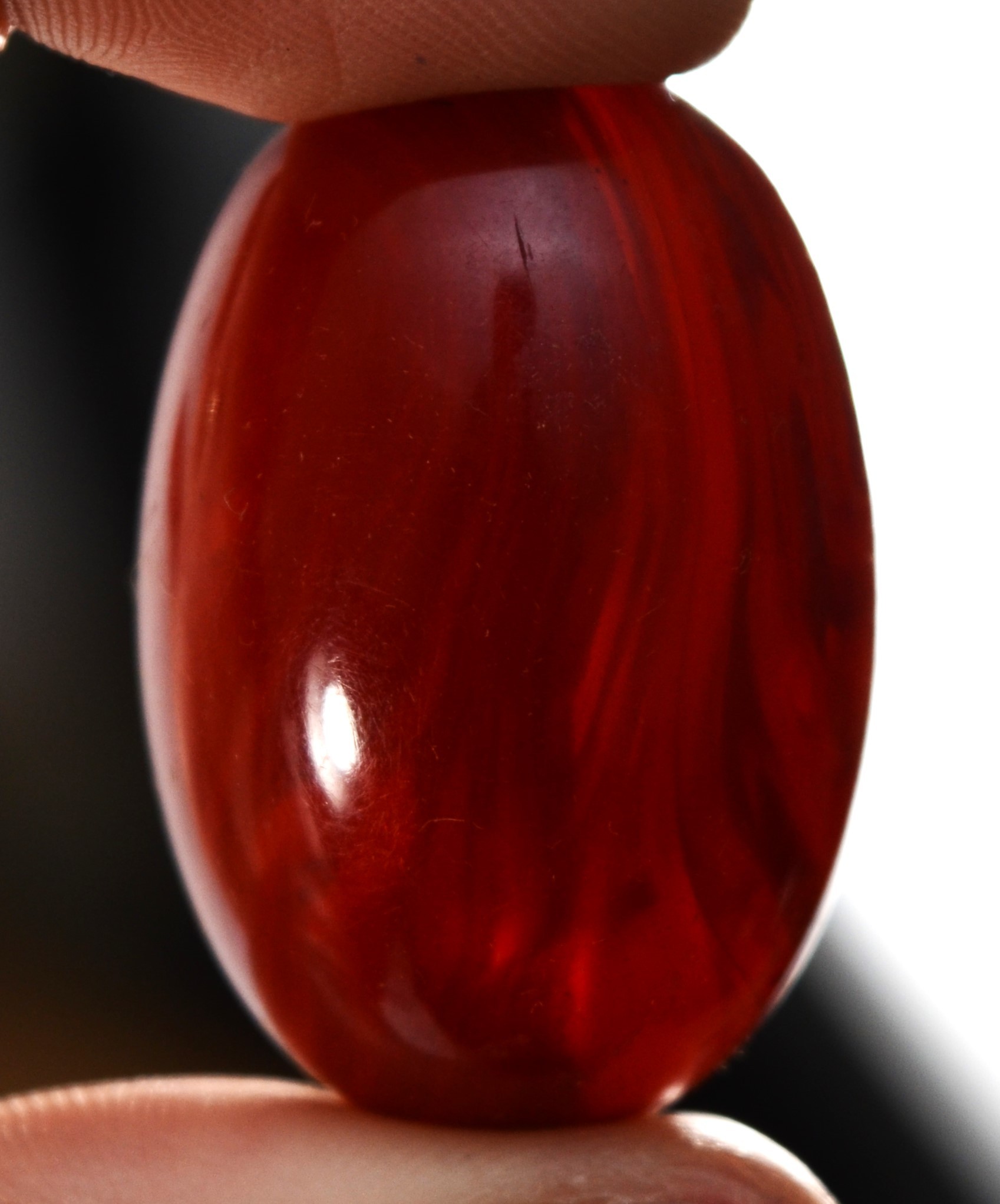 A graduated amber Bakelite necklace, in need of restringing, largest bead 32 x 21mm, 65gm - Image 3 of 4