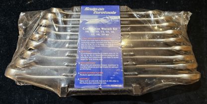 A Snap-on combination wrench set, ECXM709H, unused