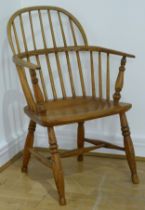 A late 19th / early 20th century oak comb backed Windsor chair, 85cm.