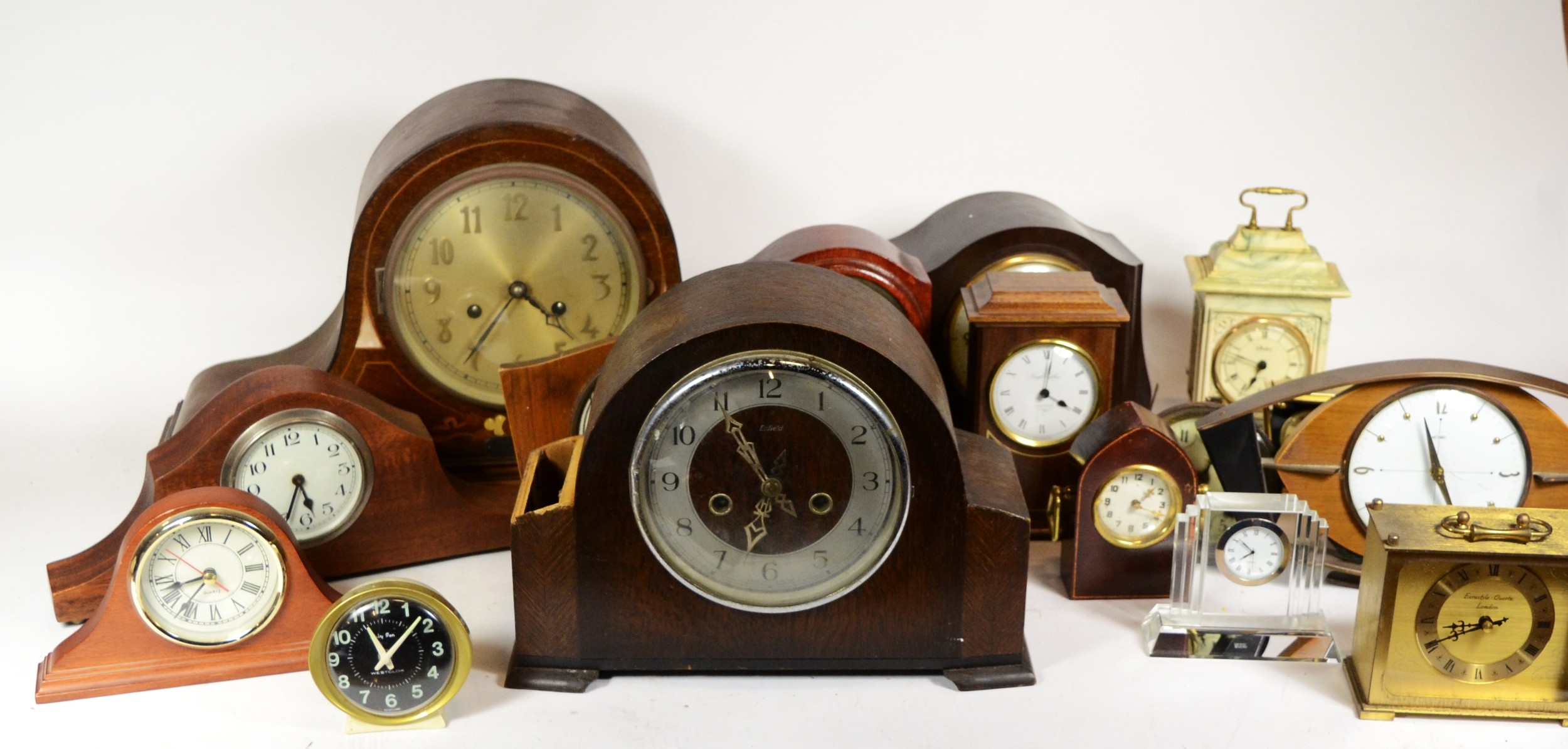 A collection of mid 20th century and later mantel clocks, having manual and quartz movements, in - Image 3 of 3