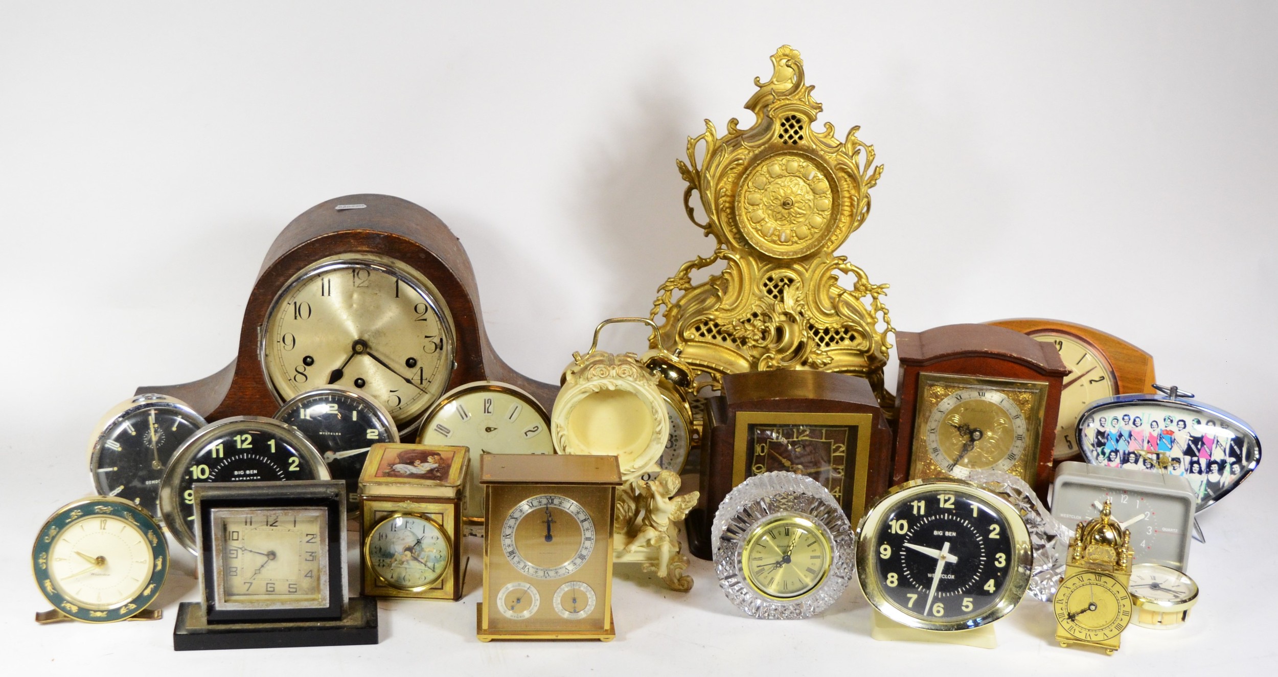 A collection of mid 20th century and later mantel clocks, having manual and quartz movements, in - Image 2 of 3