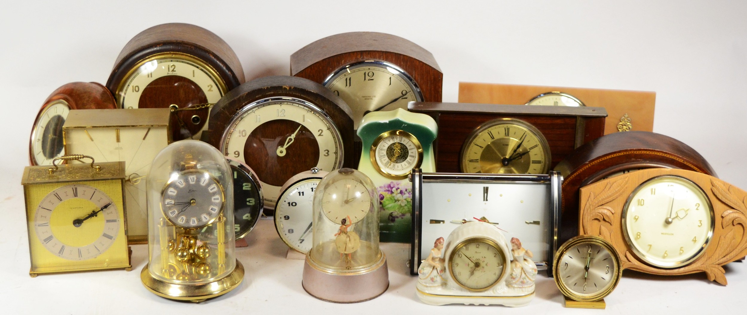 A collection of mid 20th century and later mantel clocks, having manual and quartz movements, in