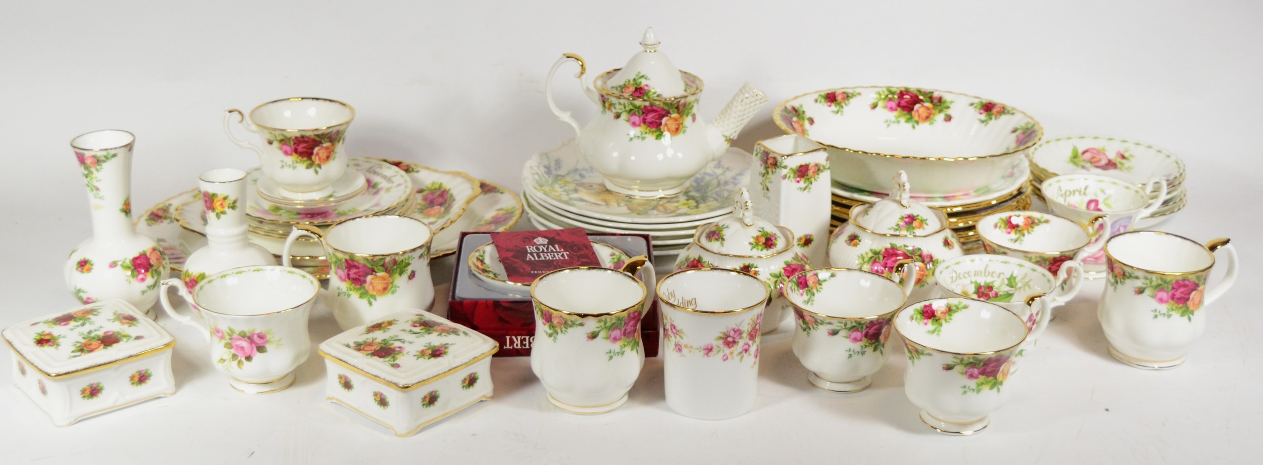 Four boxes of assorted Royal Albert bone china dinnerwares to include Old Country Roses, Sweet Pea - Bild 3 aus 6