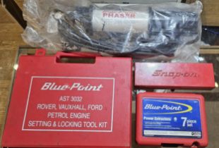 A Blue Point AST3032 setting and locking tool kit, a Phaser lamp (unuused), a 7 piece extractor