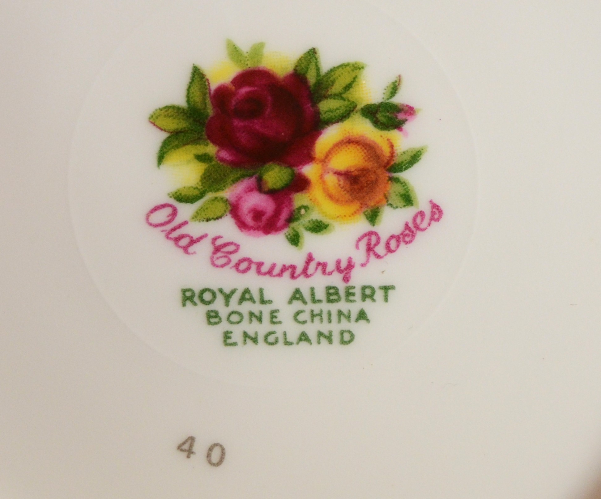 Four boxes of assorted Royal Albert bone china dinnerwares to include Old Country Roses, Sweet Pea - Bild 2 aus 6